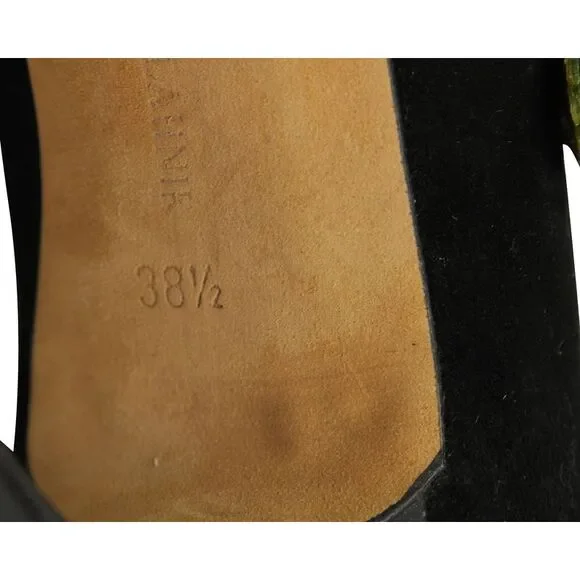 Manolo Blahnik Scallop-accent Pumps in Black Suede - Picture 7 of 7